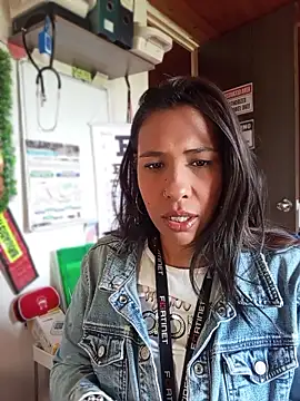 Snapshot of Ivon_C chatting on May 2026 01:18:02 PM Ivon C online show from May 2026 01:18:02 PM