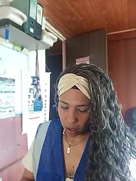 Snapshot of Ivon_C chatting on May 2026 01:29:02 PM Ivon C online show from May 2026 01:29:02 PM