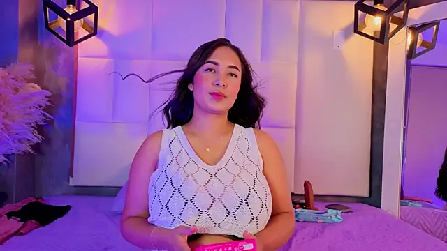 Snapshot of Violetta_rose_ chatting on June 2026 12:15:02 AM Violetta rose online show from June 2026 12:15:02 AM
