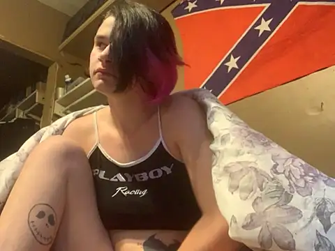 Snapshot of Riot2123 chatting on April 2026 03:21:02 PM Riot2123 online show from April 2026 03:21:02 PM