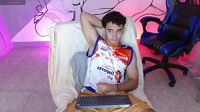 Snapshot of caius_bigcock1 chatting on May 2026 02:00:02 PM caius bigcock1 online show from May 2026 02:00:02 PM