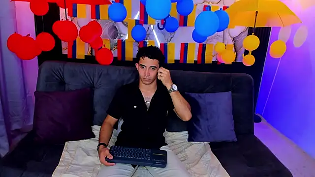 Snapshot of caius_bigcock1 chatting on June 2026 12:35:01 AM caius bigcock1 online show from June 2026 12:35:01 AM