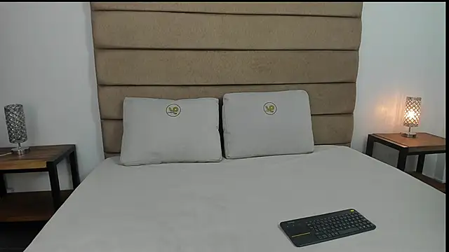 Snapshot of claire_scott chatting on April 2026 07:15:01 PM claire scott online show from April 2026 07:15:01 PM