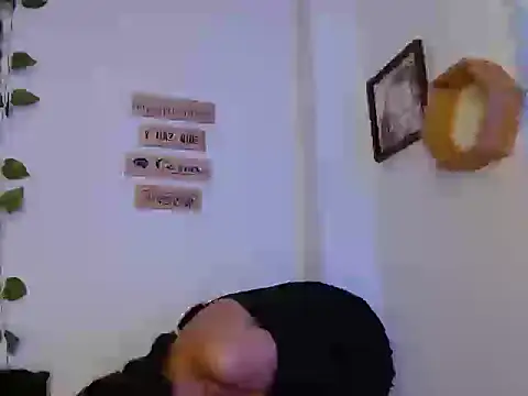 Snapshot of Jennal-Guerrero chatting on May 2026 11:44:01 PM Jennal-Guerrero online show from May 2026 11:44:01 PM