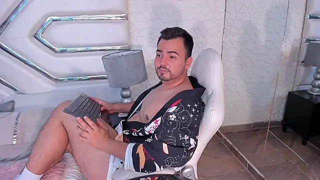 Snapshot of MaximoFerrer chatting on April 2026 11:46:01 PM MaximoFerrer online show from April 2026 11:46:01 PM