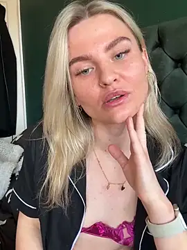 Snapshot of kinkykitty21 chatting on April 2026 10:06:01 AM kinkykitty21 online show from April 2026 10:06:01 AM