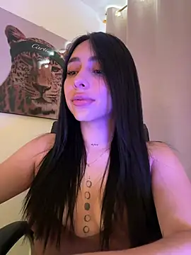Snapshot of IsabellaNoir_ chatting on July 2026 04:45:02 PM IsabellaNoir online show from July 2026 04:45:02 PM