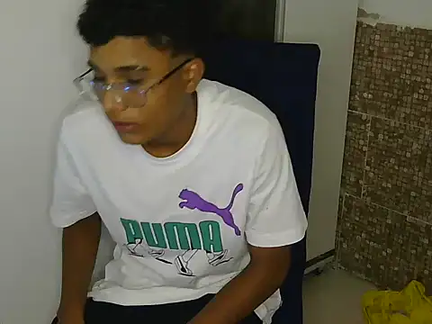 Snapshot of black_jeanss chatting on April 2026 07:50:02 PM black jeanss online show from April 2026 07:50:02 PM