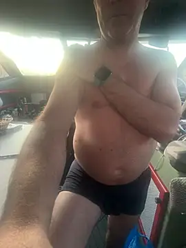 Snapshot of dadbod21 chatting on April 2026 07:05:02 PM dadbod21 online show from April 2026 07:05:02 PM