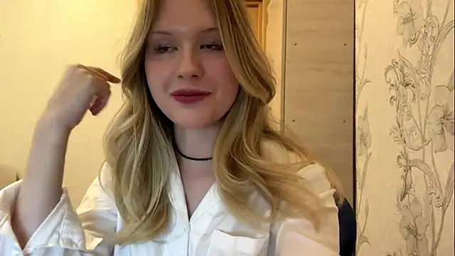 Snapshot of HoneyBlink chatting on April 2026 02:41:01 PM HoneyBlink online show from April 2026 02:41:01 PM