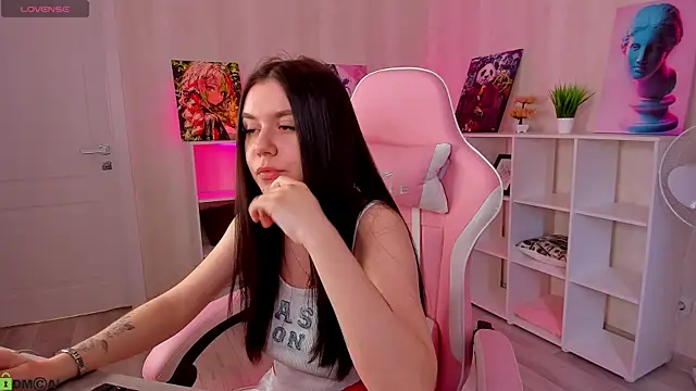 Snapshot of Sandra-Miragee chatting on April 2026 10:03:01 AM Sandra-Miragee online show from April 2026 10:03:01 AM