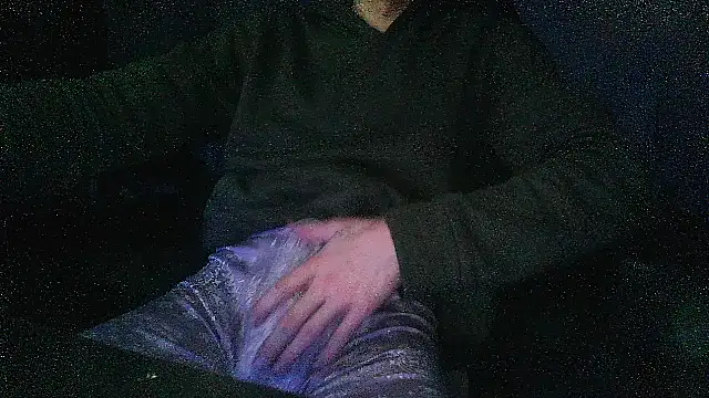 Snapshot of 8inchesfr chatting on April 2026 09:15:02 AM 8inchesfr online show from April 2026 09:15:02 AM