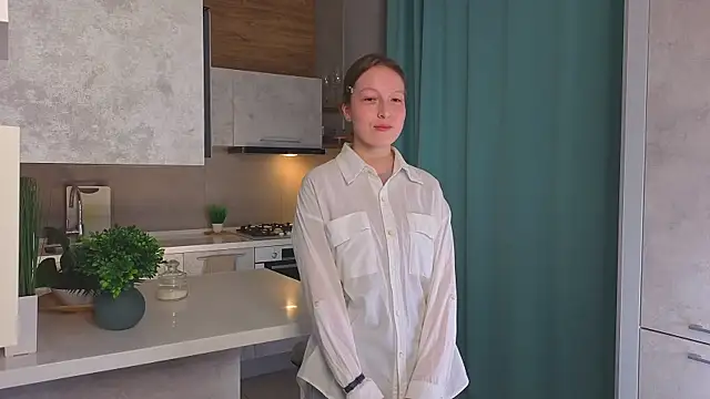 Snapshot of KeIIeyStrong chatting on April 2026 05:32:02 PM KeIIeyStrong online show from April 2026 05:32:02 PM