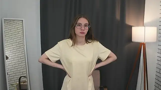 Snapshot of LoveEvinger chatting on April 2026 03:20:02 AM LoveEvinger online show from April 2026 03:20:02 AM