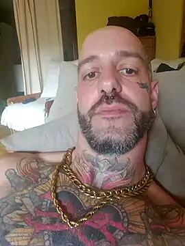 Snapshot of DuroHustler chatting on April 2026 03:32:01 PM DuroHustler online show from April 2026 03:32:01 PM