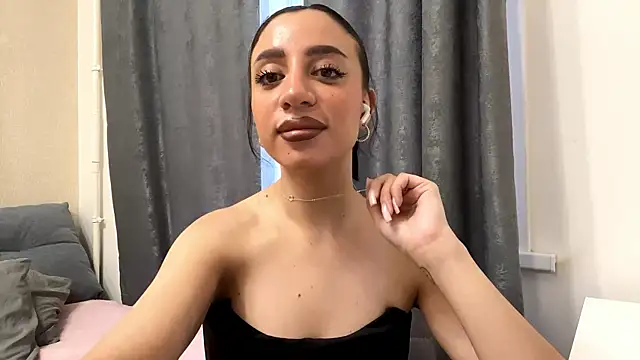 Snapshot of AngellaBarbini chatting on April 2026 01:09:02 PM AngellaBarbini online show from April 2026 01:09:02 PM