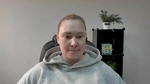 Snapshot of Olivia-Grande chatting on April 2026 10:17:02 AM Olivia-Grande online show from April 2026 10:17:02 AM