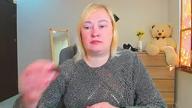 Snapshot of Olivia-Grande chatting on April 2026 06:49:02 AM Olivia-Grande online show from April 2026 06:49:02 AM