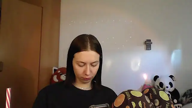 Snapshot of JuicyErika chatting on April 2026 05:48:02 PM JuicyErika online show from April 2026 05:48:02 PM