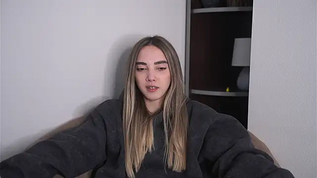 Snapshot of SheliaRafla chatting on April 2026 10:28:01 AM SheliaRafla online show from April 2026 10:28:01 AM