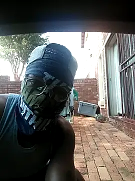 Snapshot of LunjeSA chatting on June 2026 11:31:01 AM LunjeSA online show from June 2026 11:31:01 AM