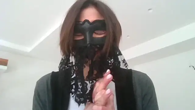 Snapshot of HelenTiAscolta chatting on April 2026 02:08:01 PM HelenTiAscolta online show from April 2026 02:08:01 PM