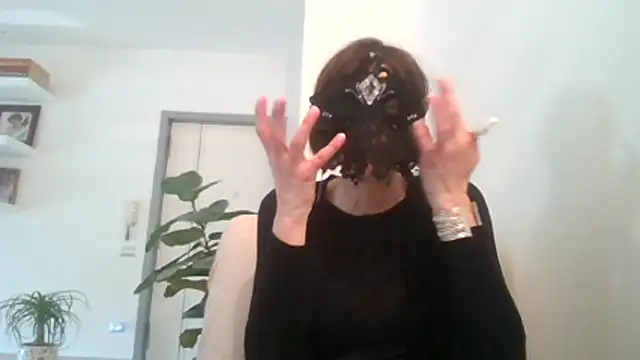 HelenTiAscolta online show from May 2026 01:05:01 PM