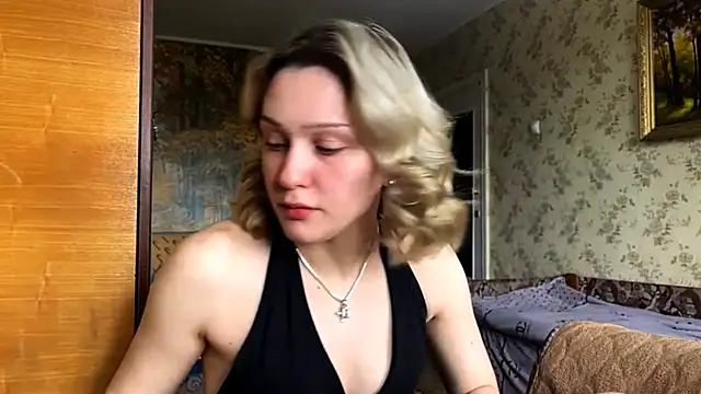 Snapshot of AlisiaStreitmatter chatting on May 2026 09:18:02 AM AlisiaStreitmatter online show from May 2026 09:18:02 AM