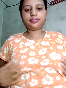 Snapshot of Nigar_Hatun chatting on April 2026 04:48:02 PM Nigar Hatun online show from April 2026 04:48:02 PM