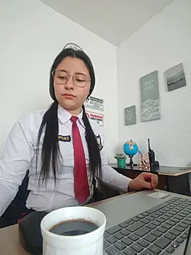 Snapshot of Queen_linda1 chatting on May 2026 12:22:02 PM Queen linda1 online show from May 2026 12:22:02 PM