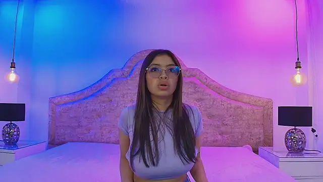 Snapshot of SamaraVale chatting on April 2026 08:55:01 PM SamaraVale online show from April 2026 08:55:01 PM