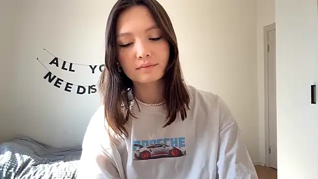 RochelTrewhitt online show from April 2026 12:19:02 PM