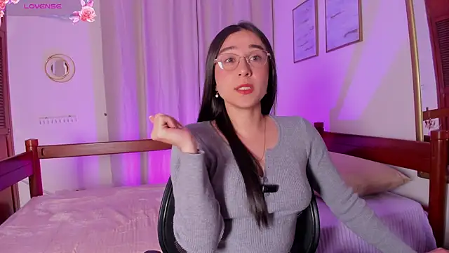 Snapshot of Elisabetta_Amour chatting on April 2026 02:53:01 AM Elisabetta Amour online show from April 2026 02:53:01 AM