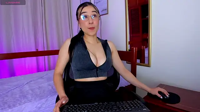 Elisabetta Amour online show from May 2026 10:10:01 AM