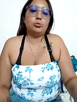 Snapshot of valeriaherre chatting on April 2026 10:45:02 PM valeriaherre online show from April 2026 10:45:02 PM