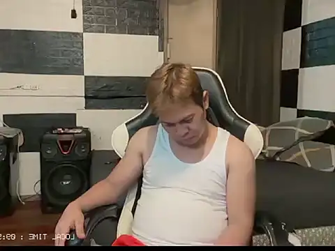 Snapshot of FuckMeeGUYS chatting on June 2026 01:58:02 PM FuckMeeGUYS online show from June 2026 01:58:02 PM