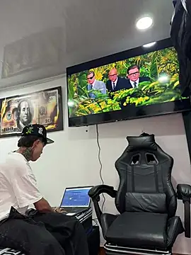 Jackdaniel001  online show from May 2026 02:53:02 AM