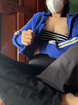 Snapshot of Joly-sweet chatting on April 2026 05:10:01 AM Joly-sweet online show from April 2026 05:10:01 AM