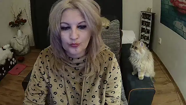 Snapshot of Divineblond chatting on January 2025 02:11:01 AM Divineblond online show from January 2025 02:11:01 AM