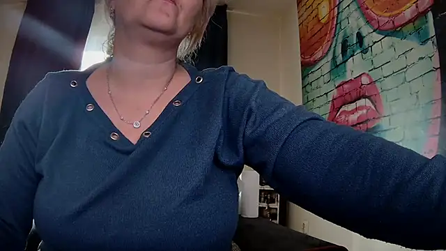 Snapshot of Divineblond chatting on January 2025 09:55:01 AM Divineblond online show from January 2025 09:55:01 AM