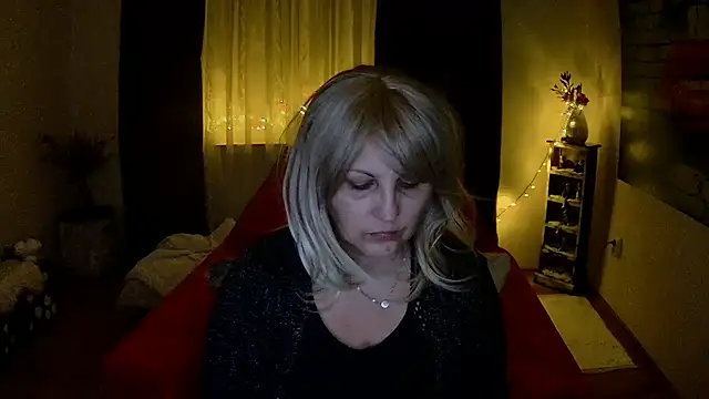 Snapshot of Divineblond chatting on February 2025 10:31:01 PM Divineblond online show from February 2025 10:31:01 PM