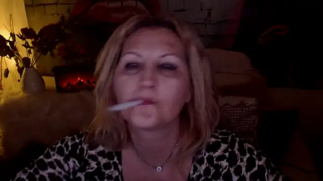 Snapshot of Divineblond chatting on March 2025 11:06:01 PM Divineblond online show from March 2025 11:06:01 PM