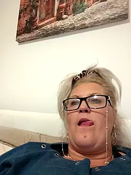 Snapshot of Divineblond chatting on October 2025 07:53:02 PM Divineblond online show from October 2025 07:53:02 PM