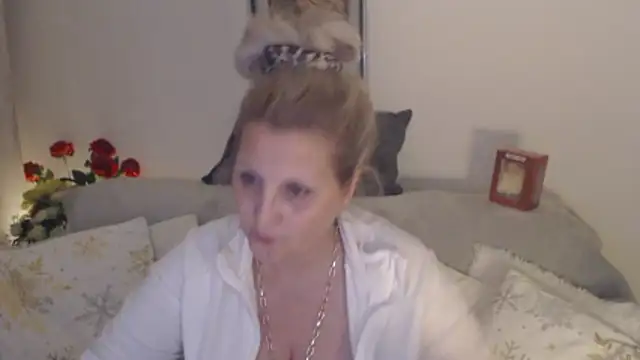 Divineblond online show from March 2026 09:06:01 PM