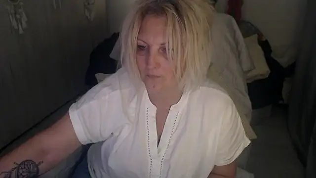 Divineblond online show from April 2026 07:58:02 PM