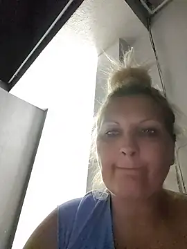 Snapshot of Divineblond chatting on June 2026 07:37:01 PM Divineblond online show from June 2026 07:37:01 PM