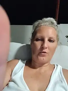 Snapshot of Divineblond chatting on June 2026 11:05:01 PM Divineblond online show from June 2026 11:05:01 PM