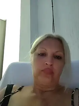 Snapshot of Divineblond chatting on July 2026 06:34:02 PM Divineblond online show from July 2026 06:34:02 PM