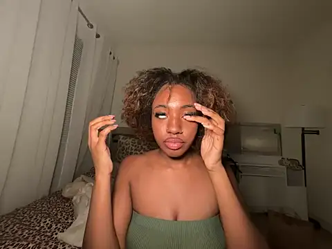 Snapshot of ebonydolled chatting on June 2026 01:50:01 AM ebonydolled online show from June 2026 01:50:01 AM