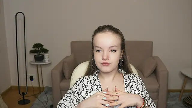 Snapshot of DinaLasenby chatting on April 2026 07:41:01 AM DinaLasenby online show from April 2026 07:41:01 AM